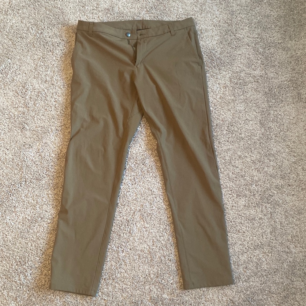 Men’s Lululemon khaki pants